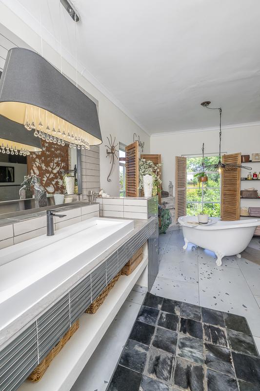 7 Bedroom Property for Sale in Somerset West Western Cape